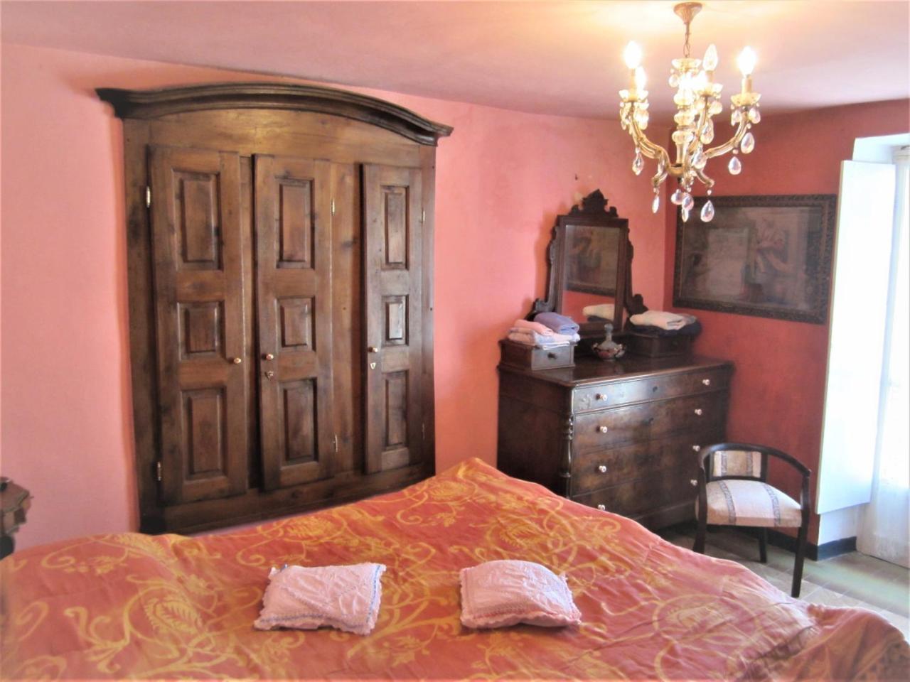 B&B I Colori Dell'Arcobaleno Belvedere Langhe Exteriör bild